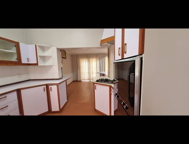 5 BEDROOM HOUSE TO LET IN GLENWOOD